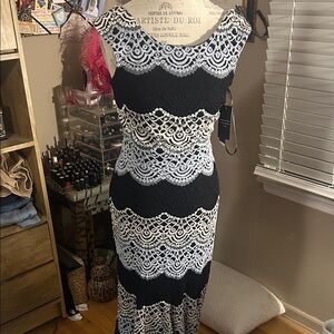 Avery G Black and White Lace Dress - 8 NWT